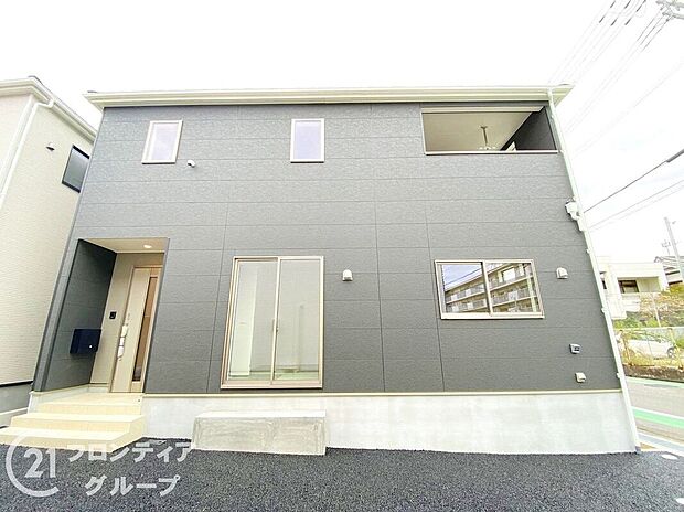 【外観】【2号棟】現地外観写真\資金計画のお悩みお任せください!/最新FPシステムを使った資金計画のシミュレーションや専属のファイナンシャルプランナーがお金回りの整理をお手伝いします!住宅ローンもお任せ♪