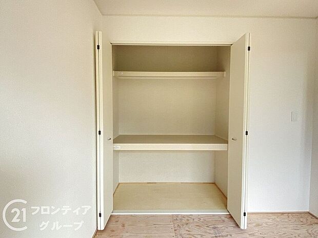 【収納】お布団も収納できる広々とした押入れは、季節のものもたくさん収納しておける便利なスペースです!