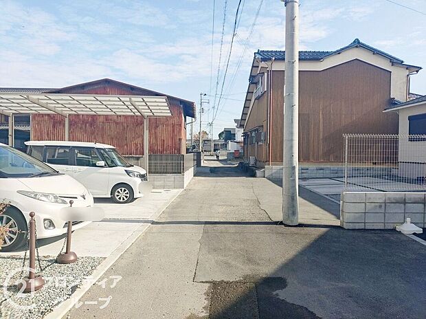 【前面道路含む外観】現地写真!現地ご案内とともに住宅ローンのご相談も承ります!実際の道路幅や雰囲気は、ぜひ一緒に現地で確認いたしましょう