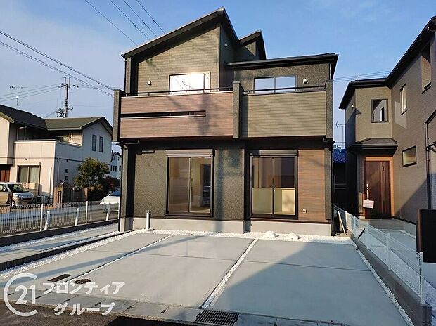 【外観】【1号棟】現地外観写真＼当社は年中無休でご案内可能／水曜日や祝日、年末年始も休まず営業！お仕事の予定を無理に変えなくともご案内、ご相談が可能です！お気軽にお問い合わせください♪