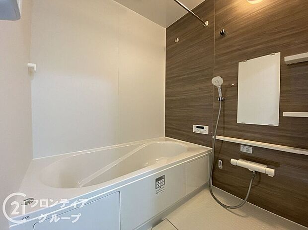 機能的で清潔なバスルームで、快適な生活を実現します。毎日の疲れを癒すリフレッシュタイムをお楽しみください。