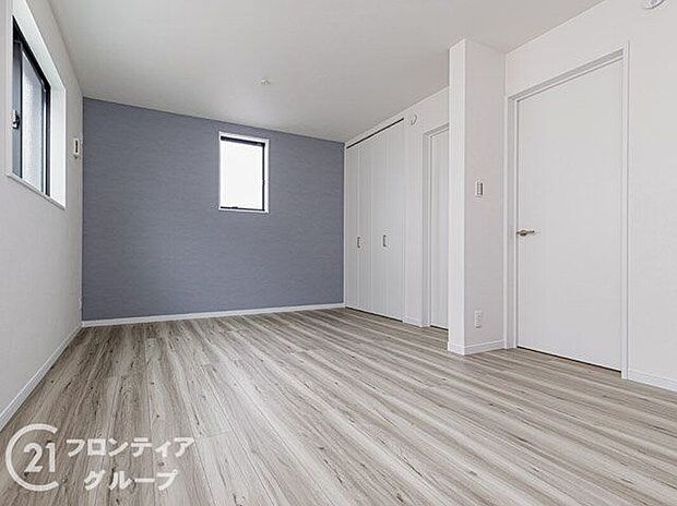 【その他】【施工例/洋室】スタイル:カームグレイッシュさまざまな色味と相性の良いグレーのグラデーションで、やわらかく優しい印象を持たせてくれる、心安らぐデザインです。