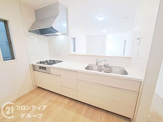 お手入れが楽に行える換気扇やステンレスワークトップは毎日お料理する奥様の味方!