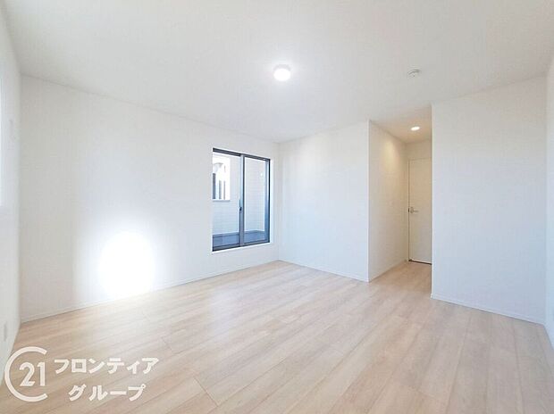 \同仕様写真/こちらのお部屋はバルコニーに面しており、日当たり、通風ともに良好です!