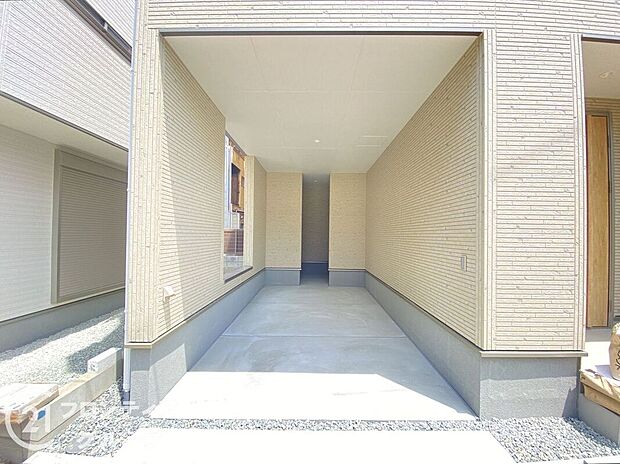 【駐車場】駐輪スペースもございます。コンビニやスーパーまで気軽に行く事ができ、毎日のお買い物も困りませんね。