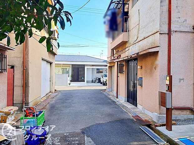 【前面道路含む外観】お家のご質問はお気軽にご相談下さい。