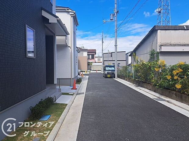 【前面道路含む外観】現地写真更新!現地ご案内とともに住宅ローンのご相談も承ります!実際の道路幅や雰囲気は、ぜひ一緒に現地で確認いたしましょう