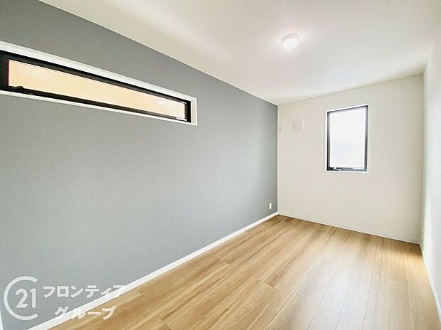 洋室は、シンプルでありながらもスタイリッシュなデザインです。快適な暮らしをサポートします。