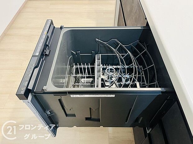 【その他設備】便利な食洗器を完備したキッチンで、家事の時間を短縮できます。毎日の食後の片付けが楽になり、家族との時間をもっと楽しめます！