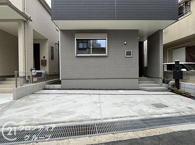 【駐車場】使いやすい駐車場で、家族全員が快適に利用できる空間です