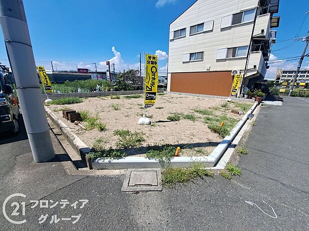 【外観】【現地写真】道路接地面が広く、陽当り良好です。