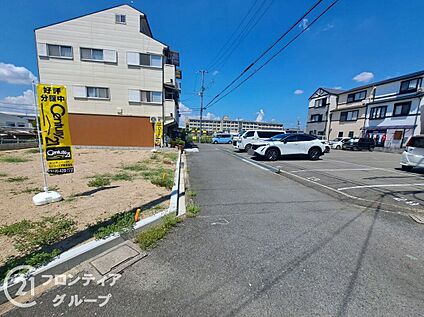 前面道路含む外観