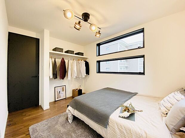 【洋室】大きな窓があると明るく採光・通風良好