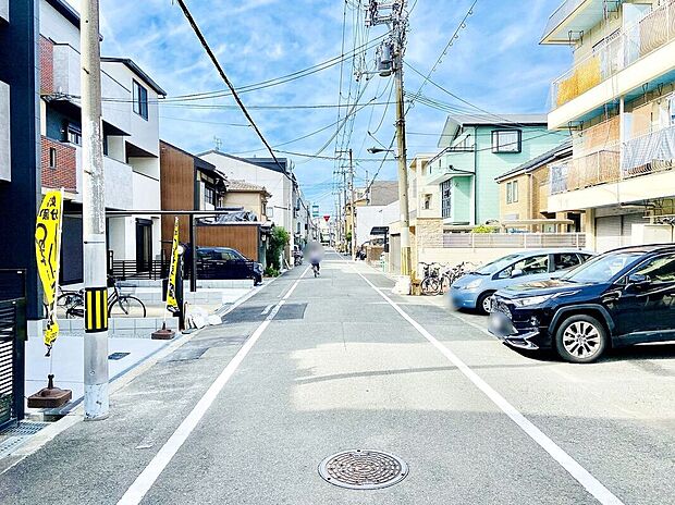 【前面道路含む外観】前道の様子です