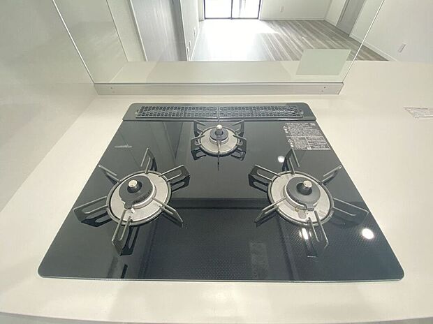 【その他設備】ビルトインコンロでお手入れラクラク。吹きこぼれのお掃除もらくらくです。