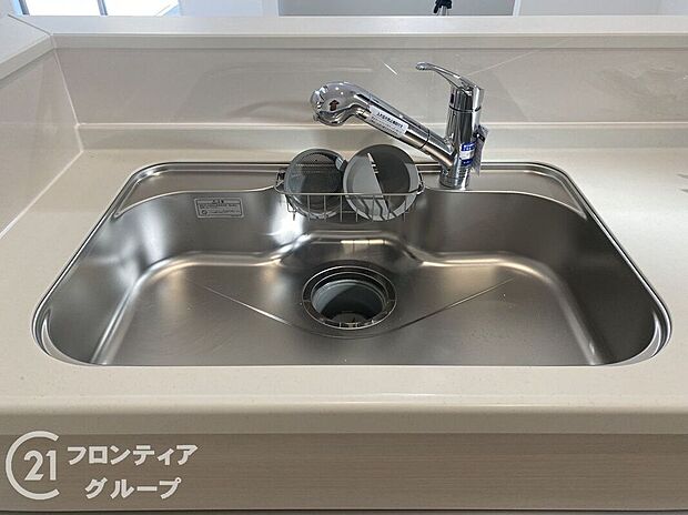 【その他設備】蛇口の先端に浄水器を内蔵。場所をとらない浄水器です。