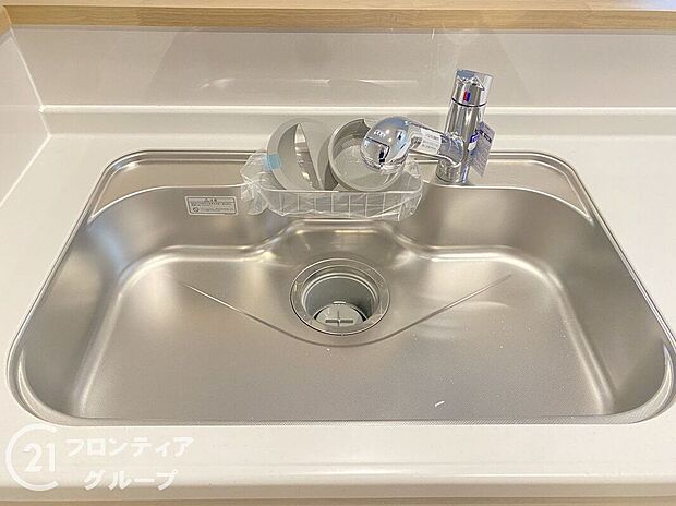【その他設備】蛇口の先端に浄水器を内蔵。場所をとらない浄水器です。