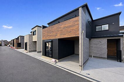 前面道路含む外観