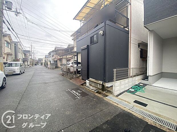 【前面道路含む外観】念願のマイホーム購入をお手伝いいたします