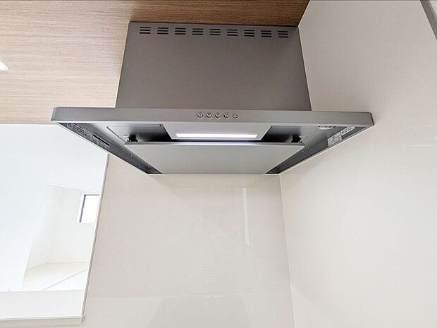 【その他設備】圧迫感の少ないワイドフラット。 視界を遮らず、開放的なキッチン空間を実現。