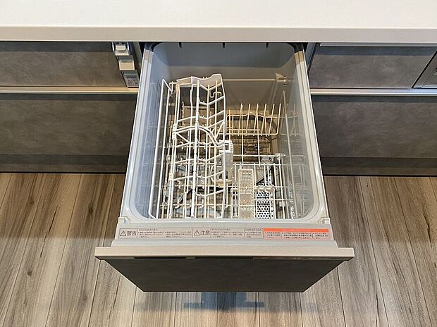 【その他設備】食器洗いの手間を大幅に減らし、時間を節約できる便利な食洗機付き!家事の負担を軽減し、自由な時間を増やすことができます。