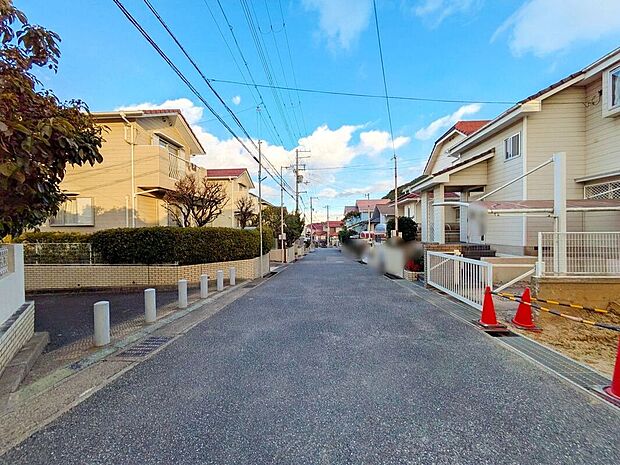 【前面道路含む外観】【現地前道】センチュリーグループにて全国規模の表彰経験多数あり!当社が自信をもってお客様にピッタリの物件をご提案いたします【不動産のプロにお任せください!】