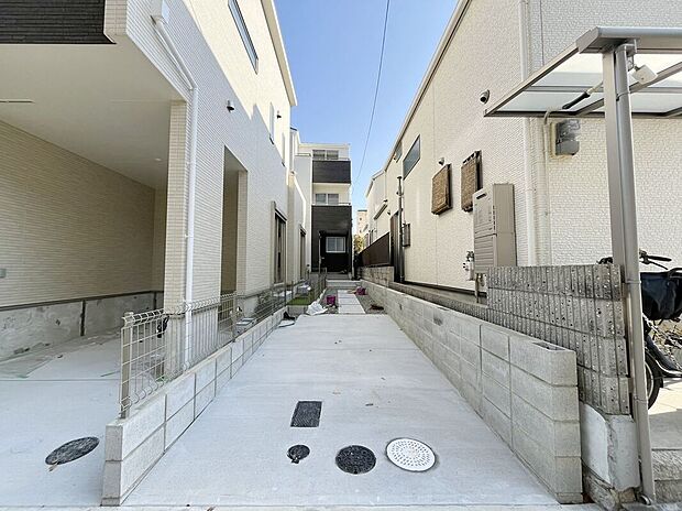 【駐車場】毎日の車通勤でも安心、カースペース付です。