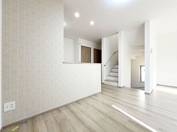 【リビング】広々リビング、人が集まるおもてなし空間を実現できますね！