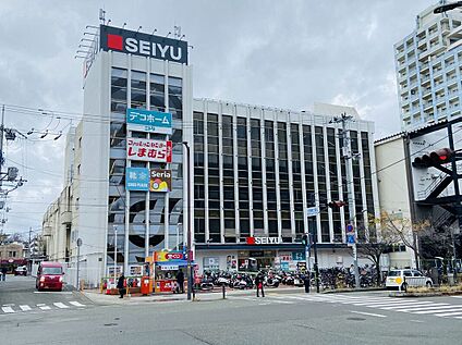 西友川西店 1300m