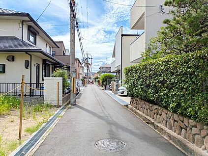 前面道路含む外観