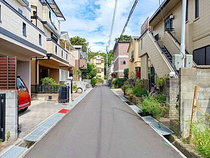 前面道路含む外観