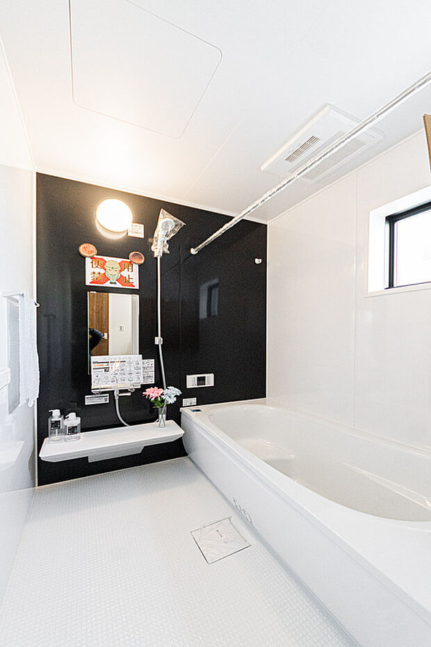 【☆☆　疲れを癒す空間　☆☆】広々とした雰囲気の良いバスルーム。お子様と一緒にお風呂に入る楽しみ、思い出の一ページが刻まれる大切な瞬間。