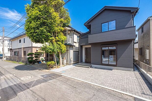 「威風堂々とした素敵な佇まい」
どの角度から眺めても、所有感が満たされる理想的で素敵な住まい。
（一部画像をAI処理し、駐車場部分の仕上げについてはイメージ画像になり実際とは異なります。）