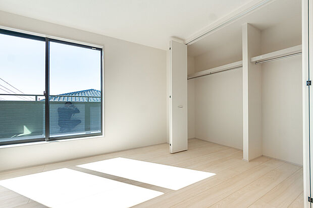 【「クローゼット収納」】奥行も納得サイズのクローゼット。

