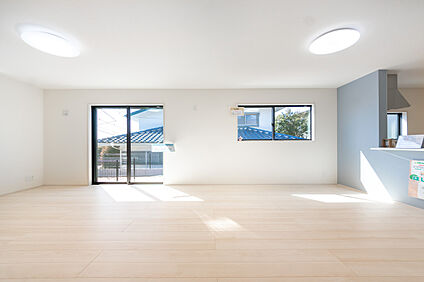 「南向きで明るい家族空間」