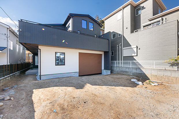 【「威風堂々とした素敵な佇まい」】どの角度から眺めても、所有感が満たされる理想的で素敵な住まい
一生ものだから、「パッと見」こそが全て「第一印象で決まる」素敵なマイホーム。
