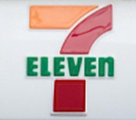 セブンイレブン(約351m)