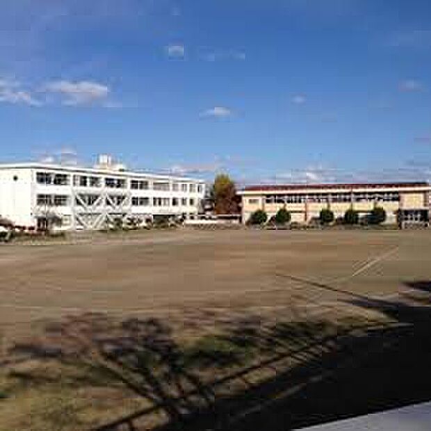 吉田小学校(約1,500m)