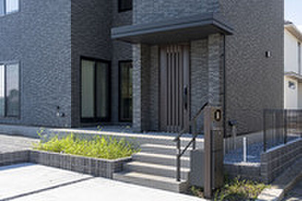 No.10/コの字型の建物に囲まれたプライベート感ある中庭テラス付き