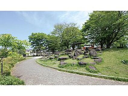 ふれあい公園 700m ～750ｍ(徒歩9分)