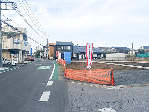 【No.2】駐車場の取り方や建物配置も現地をご案内しながらご説明いたします。暮らしのイメージ、ご予算などに合わせて、土地と建物をセットでご提案いたします。是非、理想の家づくりをお聞かせください。