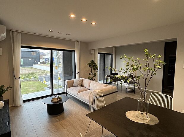 【LDK】ゆったり広々!開放感ある21帖のLDKです。