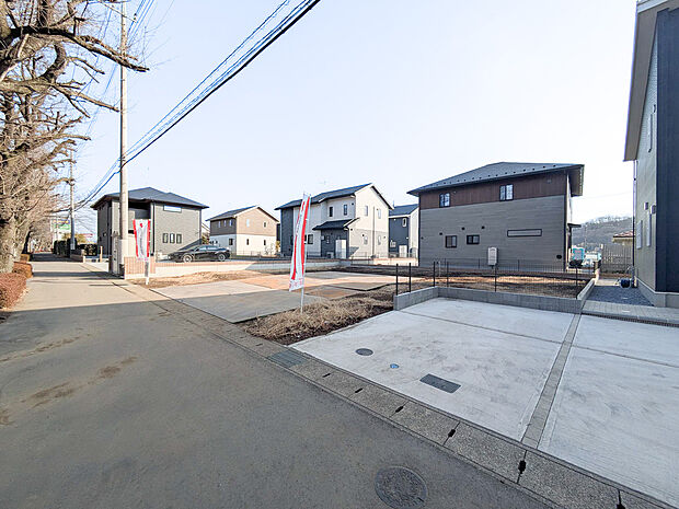 【現地写真】歩道には該当も設置されているので、安心です。