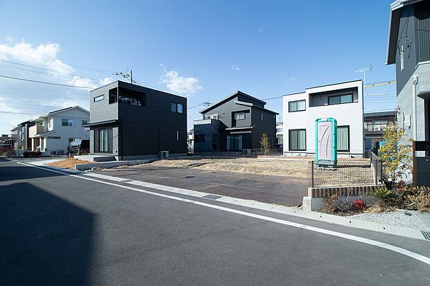 ウッドユータウン前橋稲荷新田町
教育施設や生活利便施設が徒歩圏内に揃う子育て世帯に適した環境です!