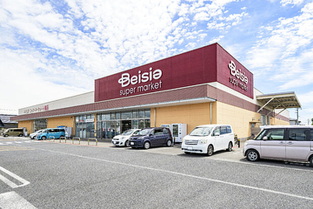 ベイシアスーパーマーケット前橋川曲店まで徒歩14分~16分。
営業時間9:00~21:00 「肉・魚が安い」「品揃えが豊富」といった定評があり、お弁当や惣菜のラインナップが充実しています。