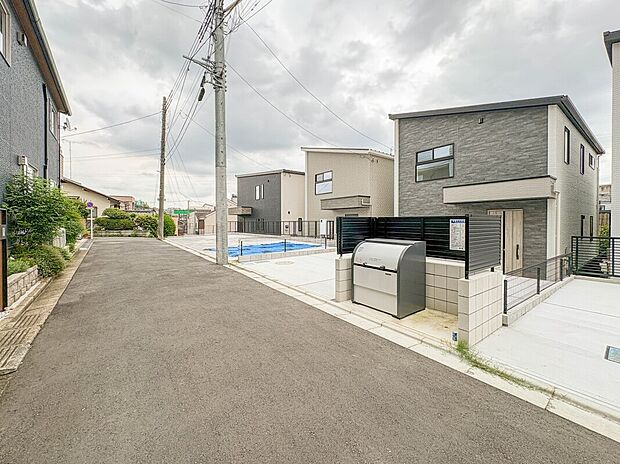 【前面道路4m】車の通行が少ないので、静かな住環境を維持することができます。