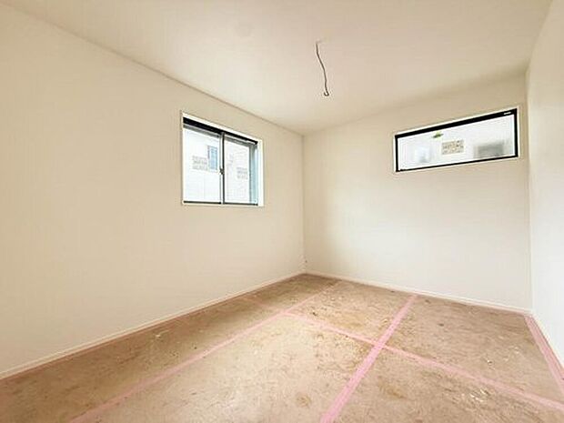 【リビング以外の居室】シンプルな内装はおしゃれのポイントです。シンプルは華美より飽きがこないからです。色や模様でおしゃれ感をだす。それがシンプルイズビューティーです。