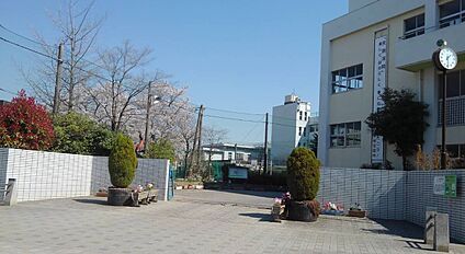 川口市立榛松中学校 650ｍ(徒歩9分)