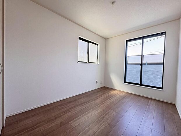 全室ゆとりある設計。お子様が大きくなっても手狭になることなくのびのびと生活頂けます。一人一人の個性溢れるお部屋創りを楽しんで頂けます。