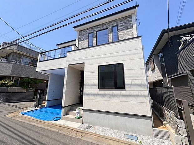 西武池袋線『富士見台』駅徒歩9分の落ち着いた佇まいは永住の地にふさわしい価値ある新邸。何年経っても、安らぎを与え続けてくれます♪